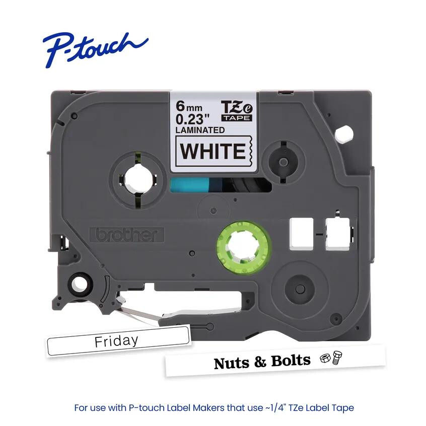 Cassette de cinta laminada Brother TZe-211 de 6 mm junto a etiquetas blancas de ejemplo con los textos “Friday” y “Nuts & Bolts”.