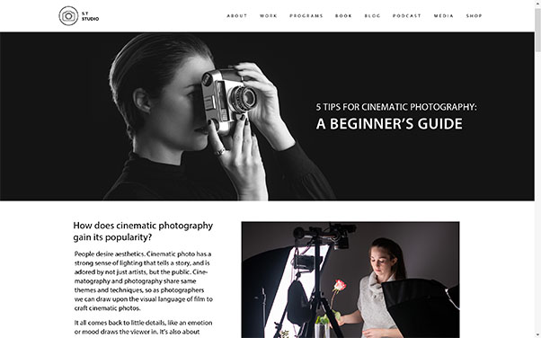 Página web sobre fotografía cinematográfica visualizada en el monitor ASUS VA27EHF Eye Care Gaming con experiencia fluida de 100Hz SmoothMotion