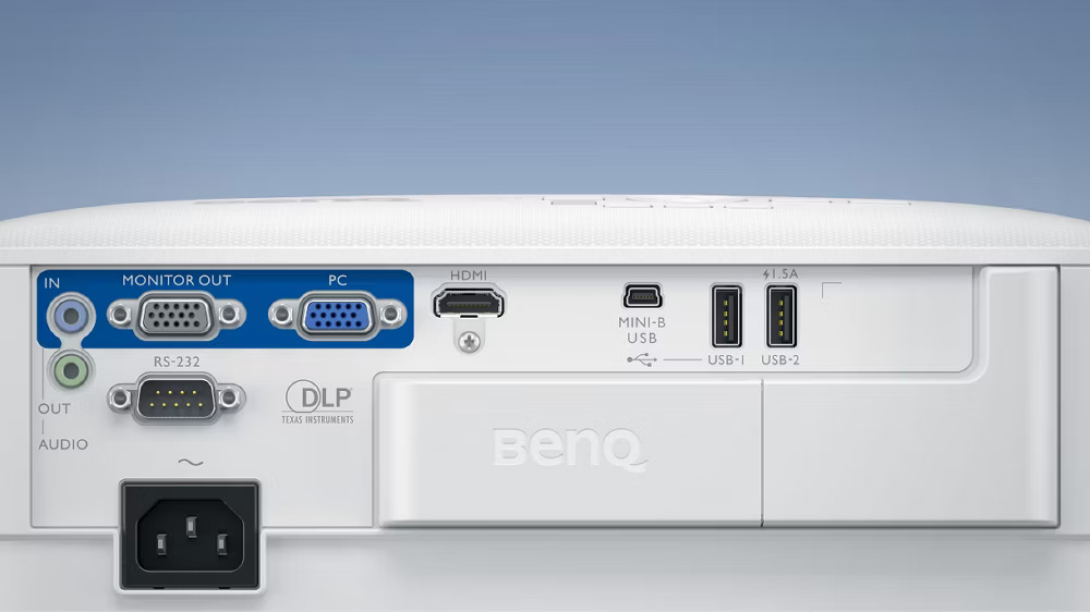 Los puertos de E/S del BenQ EH600 ofrecen una transmisión confiable y conectividad versátil.