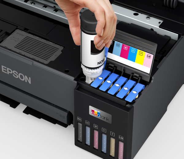 detalle del Sistema codificado de recarga de tinta EcoFit™ de la Impresora Fotográfica Inalámbrica EcoTank L8050
