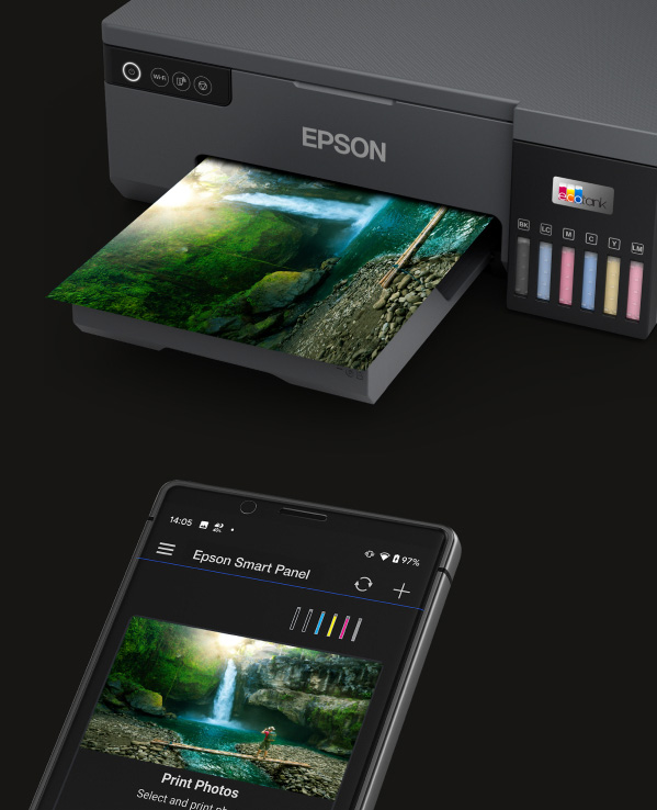 Impresora Fotográfica Inalámbrica EcoTank L8050 y un celular conectado con la aplicación Epson Smart Panel