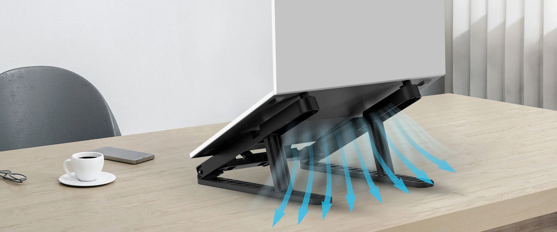 Primer plano del soporte G-Stand M200 sosteniendo una notebook, mostrando flechas que indican la ventilación debajo.