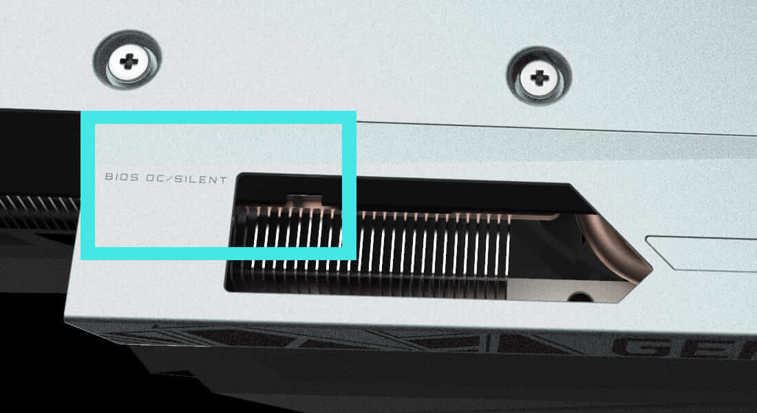 parte posterior de la placa de video Gigabyte GeForce RTX™ 3080 GAMING OC 12G, en primer plano el switch de DUAL BIOS