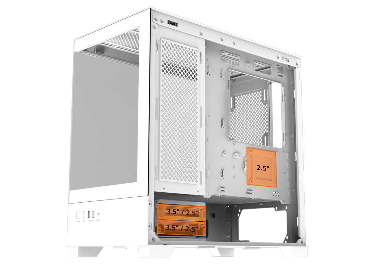 Vista posterior interior del gabinete Gigabyte C201 PANORAMIC ICE (GB-C201PI) de color blanco mostrando las bahías para unidades de almacenamiento: dos compartimentos inferiores apilados compatibles con unidades de 3.5 pulgadas o 2.5 pulgadas, y una bahía de 2.5 pulgadas en el panel interior junto al espacio para la placa base.