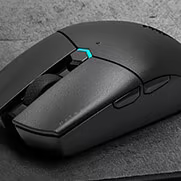 Vista lateral frontal del mouse Corsair KATAR PRO Wireless