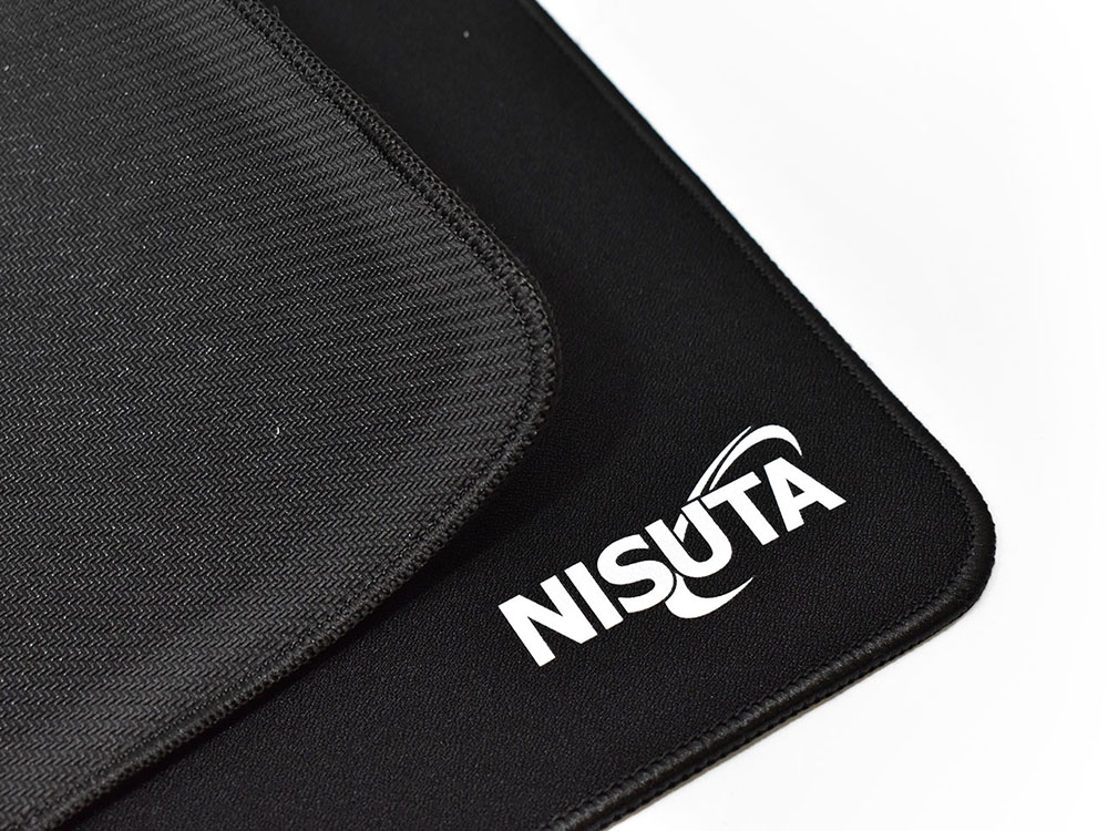 Mouse Pad Gaming XXL control Nisuta (NSPADXXLC) en su caja