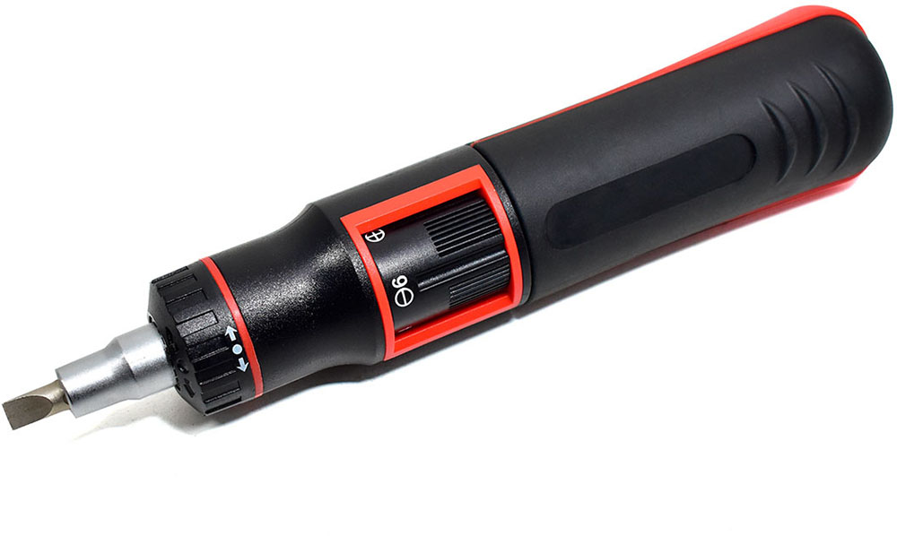 Kit de destornillador con puntas intercambiables autocargables Nisuta (NSK660)