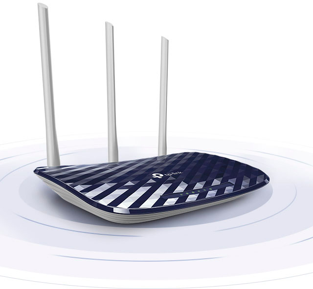 Un router inalámbrico TP-Link Archer C20 negro con un patrón de rayas diagonales azules y blancas en la parte superior, con tres antenas blancas verticales, sobre una superficie blanca con un sutil efecto de ondas concéntricas.