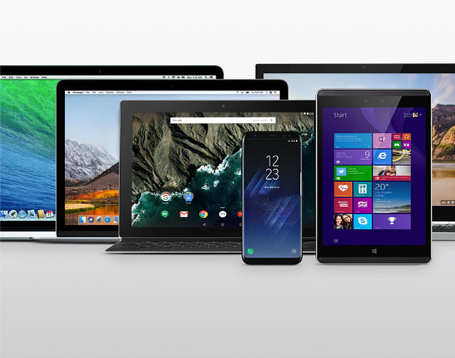 La imagen muestra una variedad de dispositivos electrónicos, incluyendo tres laptops, una tablet y un smartphone, todos con diferentes sistemas operativos en sus pantallas. Las laptops tienen pantallas que muestran macOS, Chrome OS y Windows, mientras que la tablet muestra Windows y el smartphone muestra Android.