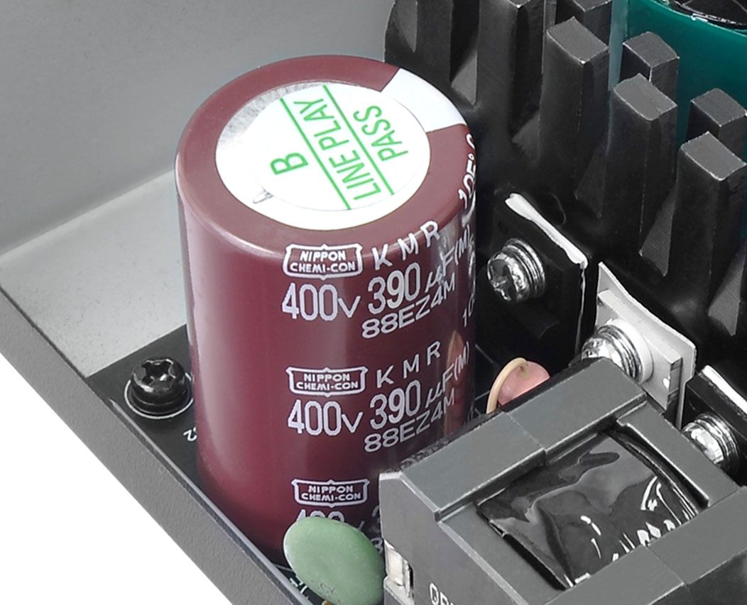 Fuente Thermaltake Smart BM2 750W 80 PLUS® Bronze Semi Modular, vista interna, Capacitor Principal Japonés