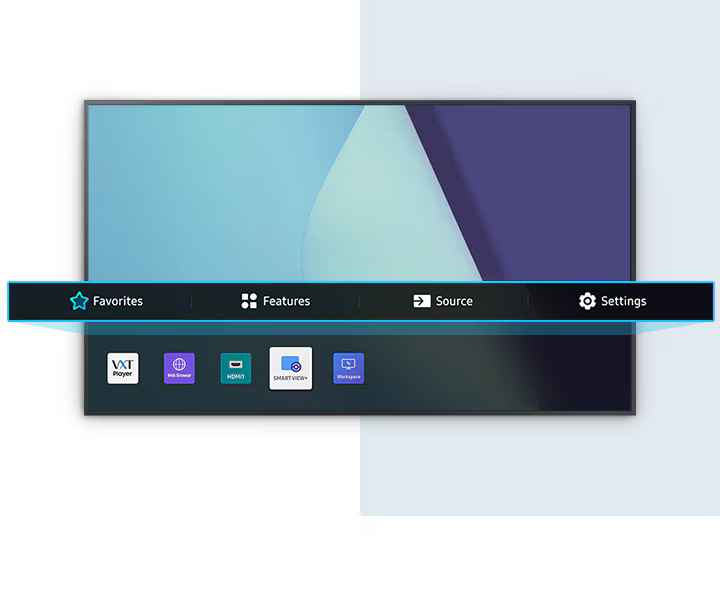 Pantalla Samsung Smart Signage con menú en pantalla que muestra Favorites, Features, Source y Settings, y accesos a VXT Player, Web Browser, HDMI, Smart View+ y Workspace