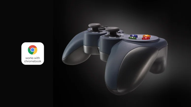Vista lateral del gamepad Logitech F310 de color azul oscuro con el logo Works with Chromebook en la esquina inferior izquierda.