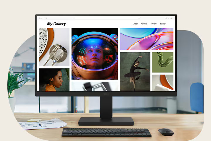 Monitor LG 22U401A-B sobre un escritorio con teclado y mouse, mostrando una galería de imágenes en pantalla