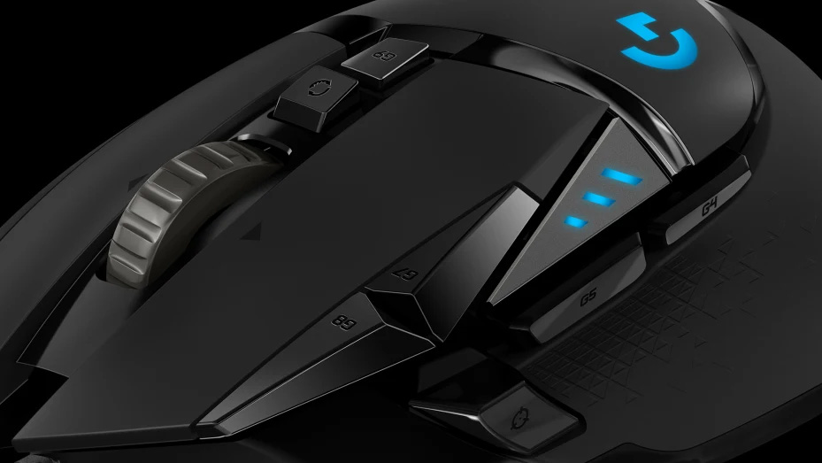 Mouse Logitech G502 HERO, detalle del indicador de DPI y los botones laterales y superiores