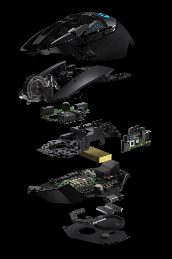 Despiece del mouse Logitech G502 LIGHTSPEED, donde se puede ver desde la carcasa externa enn la parte superior, los distintos componentes internos hasta la base del mouse en la parte inferior