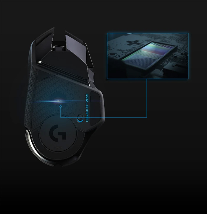 plano inferior del mouse Logitech G502 LIGHTSPEED, con detalles del sensor HERO 25K