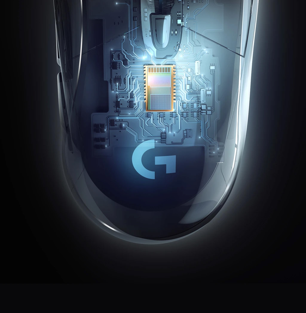 Vista superior del Mouse Logitech G703 LIGHTSPEED, la carcasa es transparente y el chip del sensor está iluminado al igual que la placa de circuitos