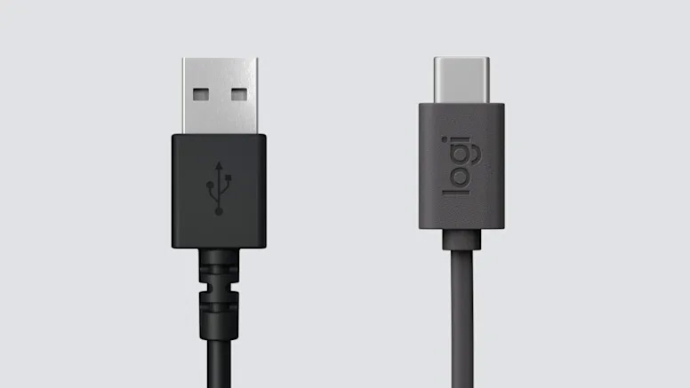 Conectores USB-A y USB-C de cable negro, demostrando la versatilidad de conexión para vos