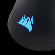 Vista de la parte trasera del mouse HARPOON RGB PRO, primer plano del logo de corsair iluminado en color azul claro