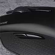 Vista lateral del mouse Corsair HARPOON RGB PRO, primer plano de los botones laterales