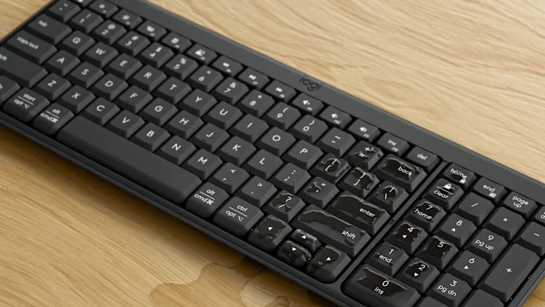 Teclado compacto Logitech Bluetooth® Wireless Combo MK250 resistente a derrames de líquido sobre un escritorio de madera