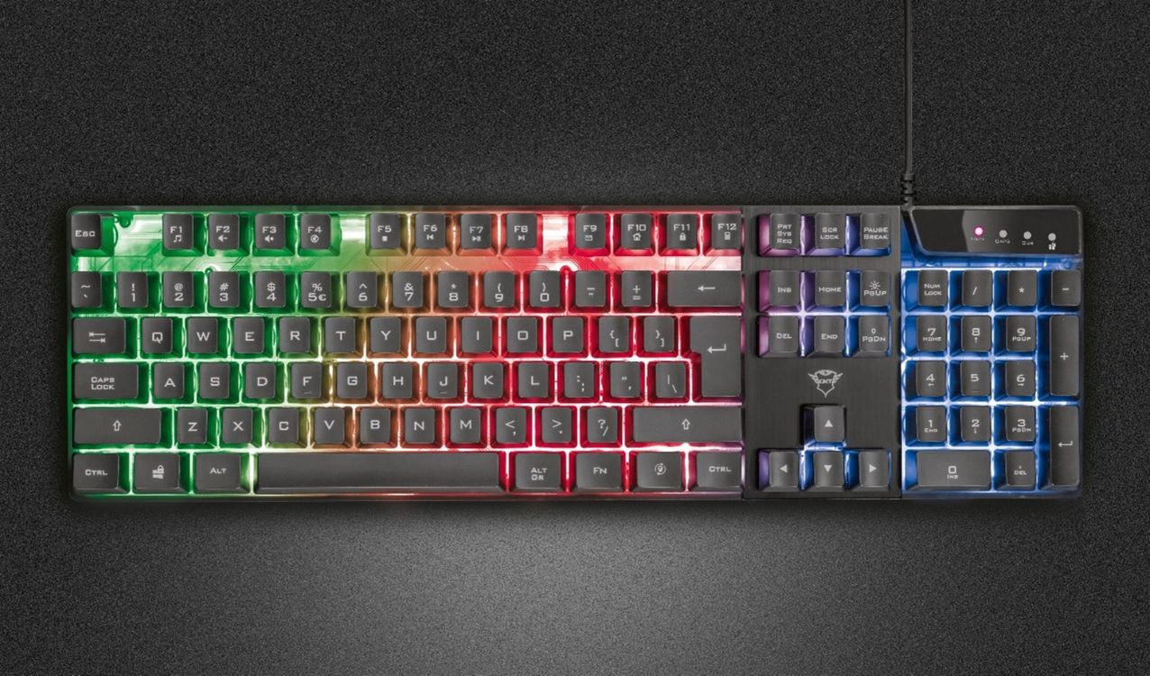 Teclado Gaming Iluminado Trust GXT 835 Azor sobre fondo negro, vista superior.