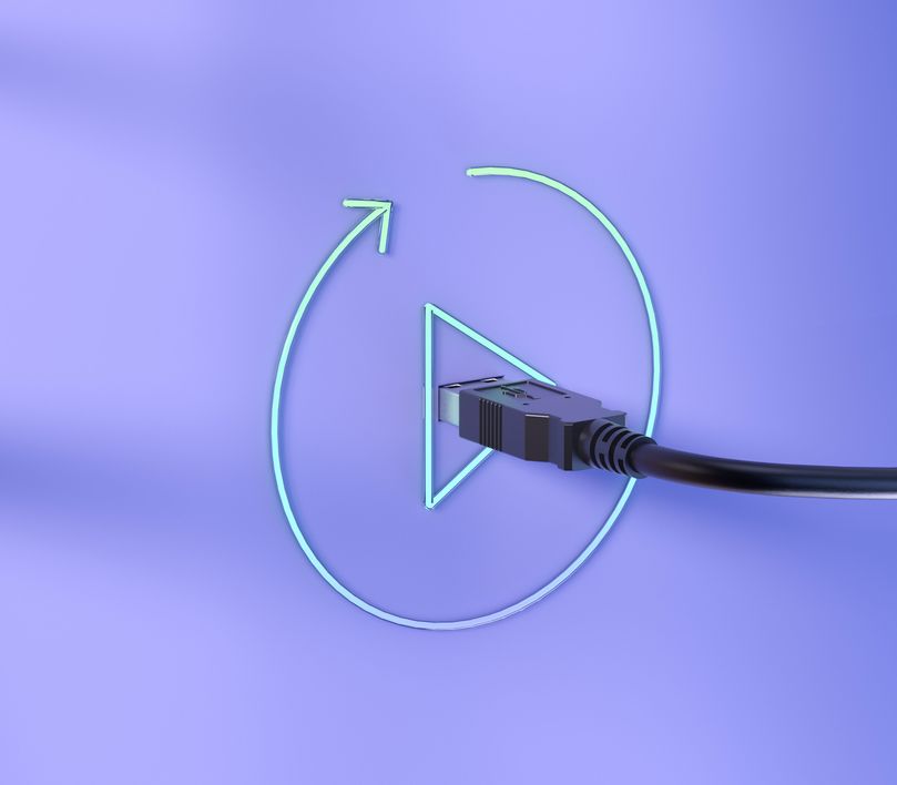 Cable USB conectado a un símbolo de reproducción con flechas circulares.