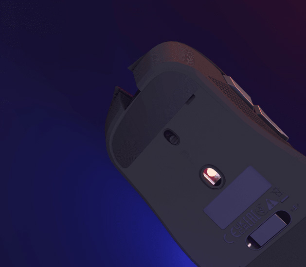 Primer plano de la base de un Mouse gaming inalámbrico multidispositivo Trust GXT 931 Ybar con el sensor óptico y las patas, sobre un fondo oscuro.