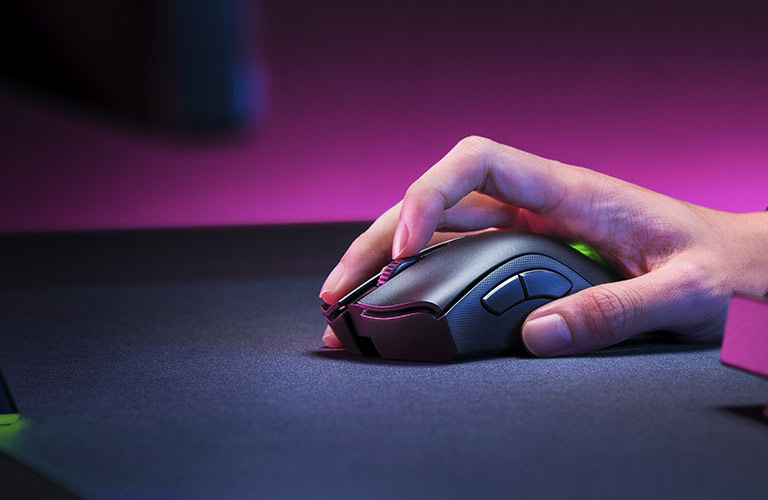 Razer DeathAdder V2 Pro - RUEDA DE DESPLAZAMIENTO CON TACTO REFINADO
