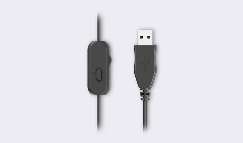 Detalle del conector USB y los controles en el cable de los Auriculares circumaurales USB Trust Ozo
