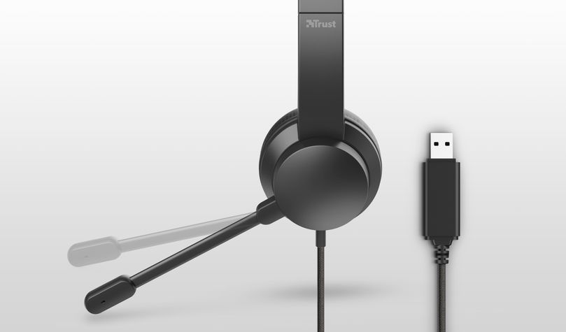 auriculares supraaurales USB Trust Rydo - detalle de perfil izquierdo, micrófono ajustable y conector USB