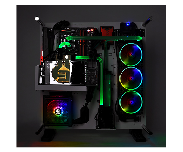 La iluminación RGB proporciona la mejor estética para todos los chasis