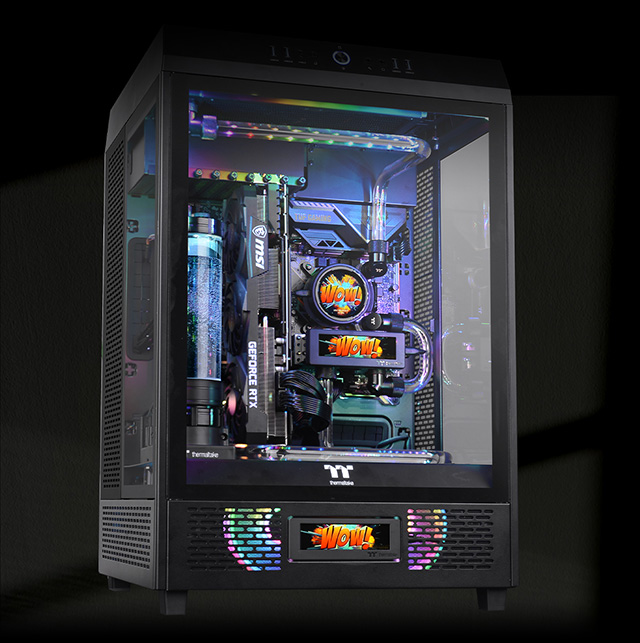 Gabinete Thermaltake Tower 500 negro, con componentes internos instalados, ejemplo de imagenes en la pantalla LCD opcional y mostrando la misma imagen en pantallas LCD del cooler de CPU