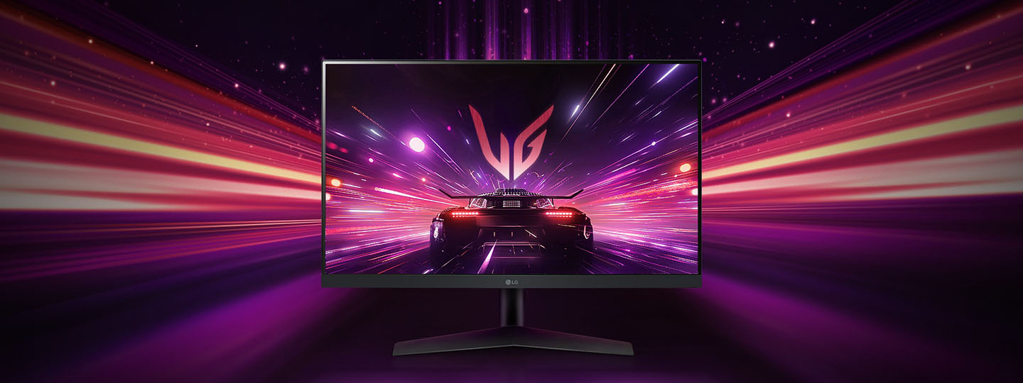 Monitor Gaming LG UltraGear™ 24GS60F-B de 24 pulgadas. En la pantalla del monitor se ve una escena futurista con un coche deportivo avanzando a gran velocidad, rodeado de efectos de luz y líneas de movimiento en tonos morados y rosados. En el centro de la pantalla, sobre el coche, aparece el Logo de LG UltraGear™. El fondo de la imagen también tiene efectos de luz y líneas de movimiento, creando una sensación de velocidad y dinamismo.
